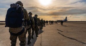 Россия стягивает войска к границе Украины и после переговоров Байдена и Путина