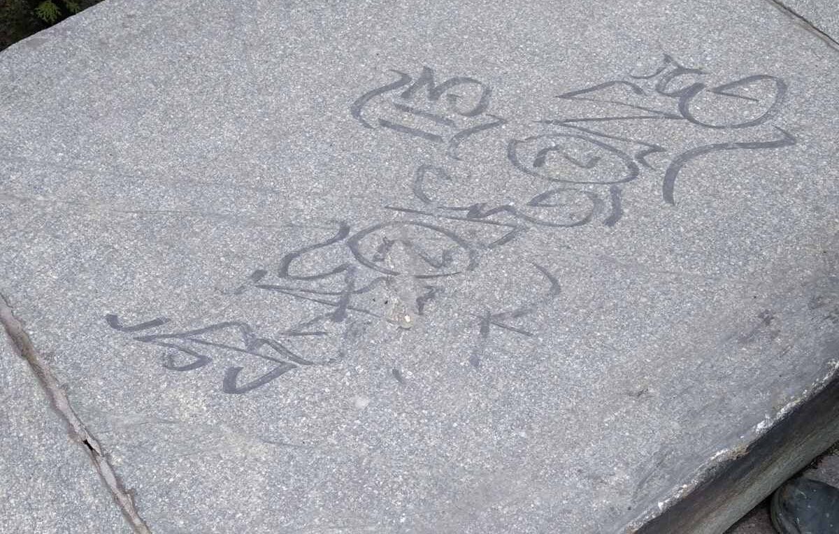 У Запоріжжі пошкодили відомий пам’ятник