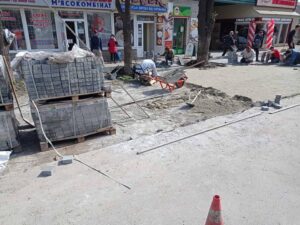 У Заводському районі на підприємця склали протокол за тротуарну плитку