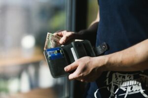 Как запорожцы платят за коммуналку: объясняем, что будет с должниками