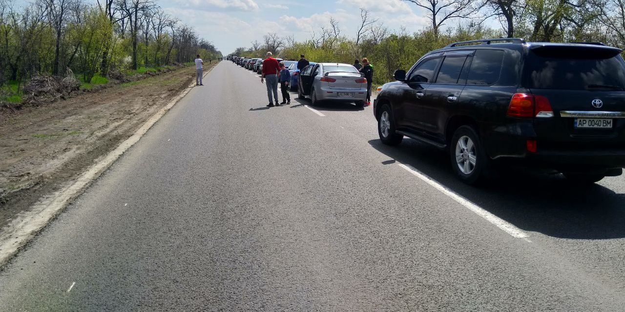 В Запорожье на трассе огромная пробка в сторону Кирилловки