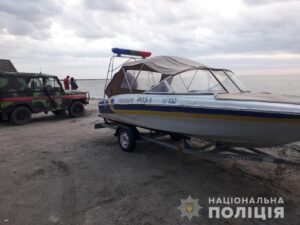 В Кирилловке катер с пассажирами попал в беду