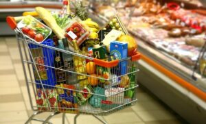 В Запорожье вырастут цены на продукты: какие именно и на сколько