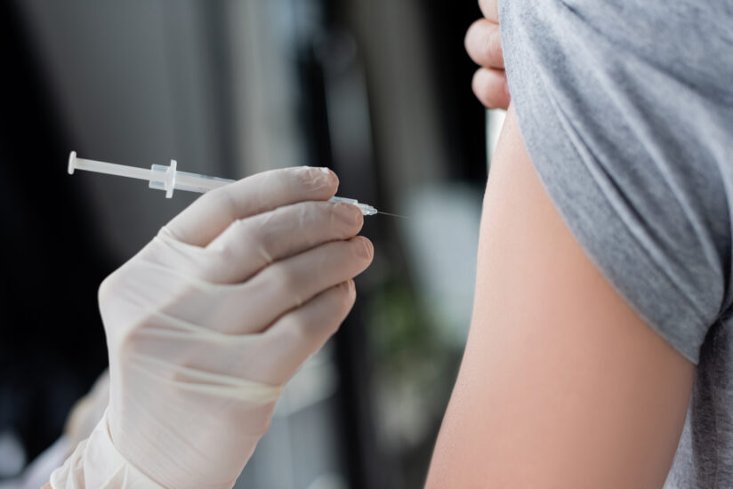 "Желтая" зона: как проверить сколько педагогов вакцинировалось