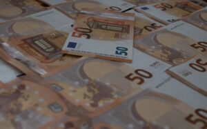 Курс евро в Украине упал до минимума за последний год, – график