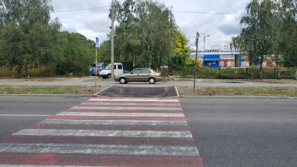 В Запорожье на Набережной обустраивают новые тротуары (ФОТО)
