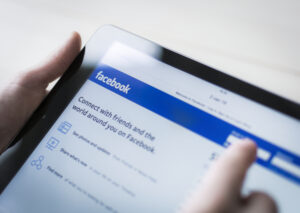 В Facebook и Instagram произошел глобальный сбой