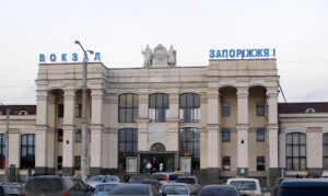 В Запорожье выделили 840 тысяч гривен на уборку привокзальной площади: тендер