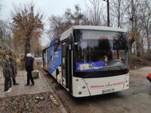 “Вакцинобус” приехал в район 8-го поселка: как там вакцинироваться (ФОТО)