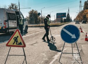 Дороги в Запорожье и спецтехнику готовят к зиме: какие нарушения нашли патрульные