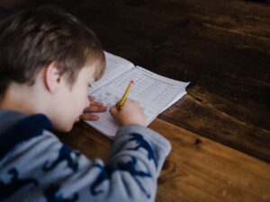 Первый класс во время войны в Запорожье: сколько детей пойдут в школы в этом году и как организуют обучение