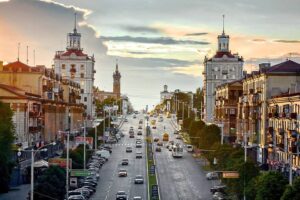 В центре Запорожья повредили уникальную плитку на старинном здании (ФОТО)