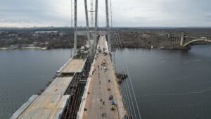 На запорожском мосту установили последние ванты (ФОТО)