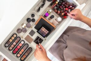 Какими бывают органайзеры для хранения косметики