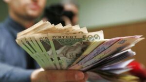 Учителя в Бердянске получили зарплату в гривнах