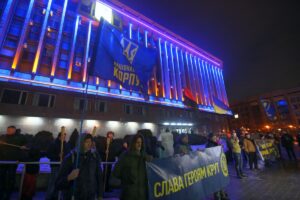 В Запорожье почтили память героев Крут факельным шествием