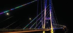 У Запоріжжі увімкнули підсвітку на мосту: причина