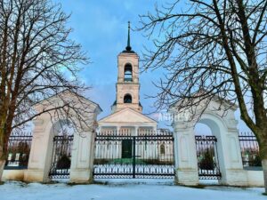 Фотограф показал старинный храм в Запорожской области с высоты птичьего полета