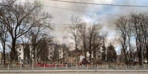 В театре Мариуполя в результате бомбардировки погибли около 300 человек