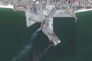 В Бердянске российские оккупанты пытаются восстановить припортовую инфраструктуру