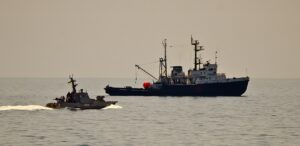 Войска рф похитили из Бердянского морпорта военный буксир