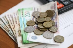 Оккупанты выдают жителям Мелитополя фальшивые рубли, — Федоров