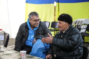 Пожилой дедушка из Запорожской области самостоятельно вывез свою семью из-под обстрелов