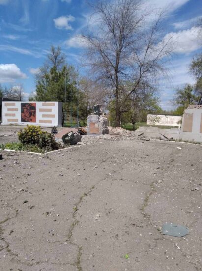 Оккупанты разрушили стелу памяти погибших в Запорожской области