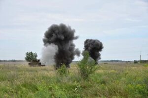 Россияне построили оборонные сооружения возле Запорожской АЭС и установили РСЗО