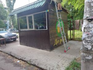 В Запорожье снесли “наливайку” возле учебного заведения