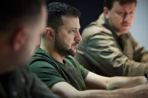 Зеленский предупредил о скоплении вражеской техники в Запорожской области