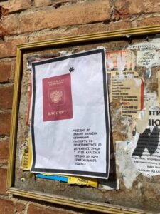 Оккупантам в Мелитополе партизаны оставили послания на листовках