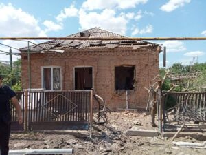 Последствия ночного обстрела города Орехов (ФОТО)