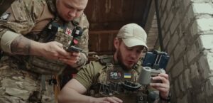 Бойцы ССО “Азов” на линии фронта “затрофеили” вражескую технику (ВИДЕО)