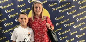 “20 вражеских блокпостов по дороге”: жители Мариуполя могут получить помощь в Запорожье