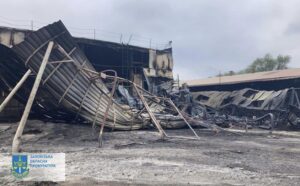Масштабну пожежу у Заводському районі Запоріжжя почали розслідувати: причини займання з’ясовуються