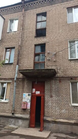 Утром 2 октября оккупационные войска снова выпускали ракеты по Запорожью и пригороду. Обстрелами повреждено промышленное предприятие и многоквартирные дома.