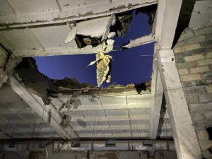 В Запорожье продолжается ремонт домов поврежденных вражескими атаками: что нового