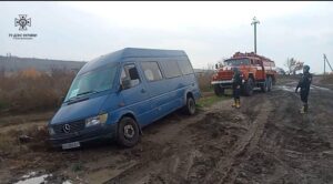 Оккупанты не выпускают людей через блокпост в Васильевке: ждут, когда дороги станут непригодны для езды