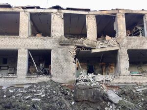 Оккупанты разбомбили две школы в Запорожской области