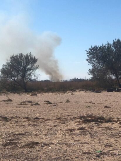 Жители Бердянска видят большой большой столб дыма вблизи бывшей воинской части Нацгвардии. По предварительной информации, оккупанты подожгли стихийные свалки. 