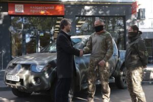 Завдяки споживачам газу “Запоріжгаз” відправив першу автівку на передову