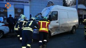 В Запорожье произошло ДТП с маршруткой: подробности
