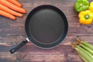 4 важных фактора, которые необходимо учитывать перед покупкой сковороды с антипригарным покрытием