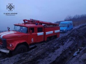 Спасатели оказали помощь более 80 людям на «Дороге жизни» в Каменском