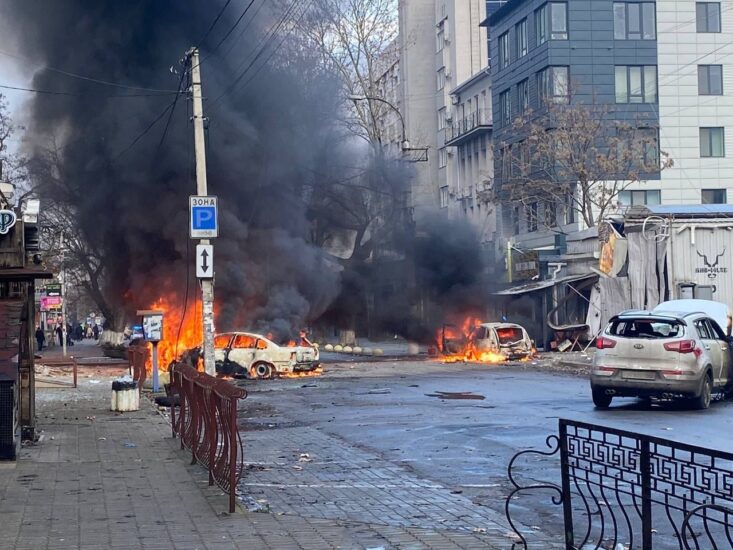 Оккупанты обстреляли центр Херсона: известно о погибших и раненых (ФОТО)