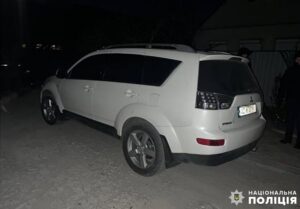 Полицейские поймали в Запорожье автоугонщика: злоумышленник держал в доме оружие. ФОТО