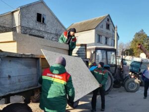 Коммунальщики продолжают устранять последствия удара по Запорожью. ФОТО