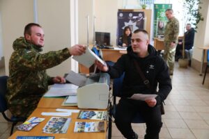 Добровольцы в Запорожье могут вступить в “Гвардию Наступления”: как подать заявку