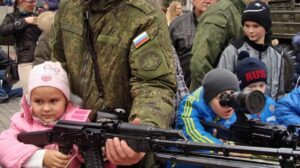 Оккупанты в Запорожской области пытаются завербовать детей